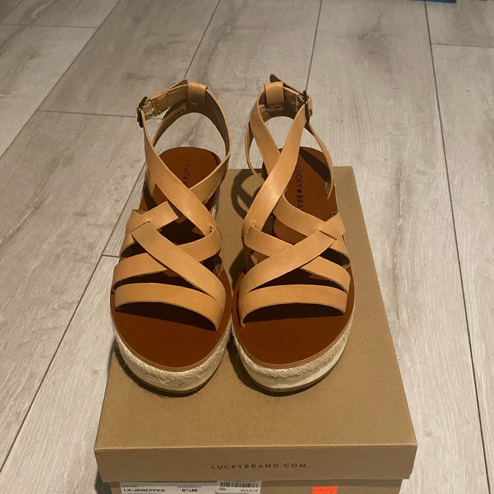 Lucky Brand Jenepper sandals 🍀